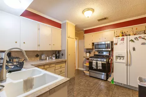 Kitchen - 1925 Chestnut St, Abilene, TX 79602 photo 1 of 4