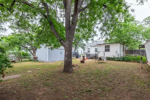 Exterior - 1925 Chestnut St, Abilene, TX 79602 photo 6 of 7