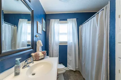 Bath - 1925 Chestnut St, Abilene, TX 79602 photo 1 of 2