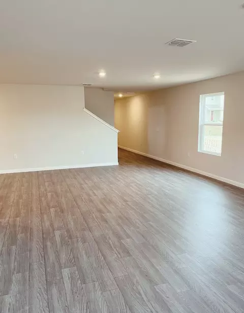 856 Bluffview Dr, Cleburne, TX 76031 photo 4