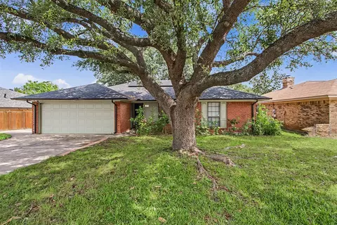 2820 Whitehurst Dr, Fort Worth, TX 76133