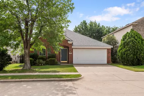 10012 Chadbourne Rd, Fort Worth, TX 76244