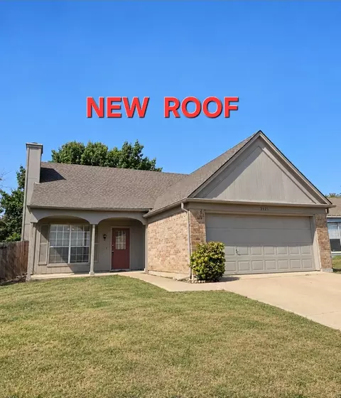 3921 Huckleberry Dr, Fort Worth, TX 76137