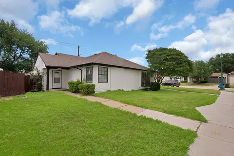 6080 Dooley Dr, The Colony, TX 75056