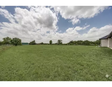 Exterior - 3712 County Road 1102, Celeste, TX 75423 photo 4 of 6