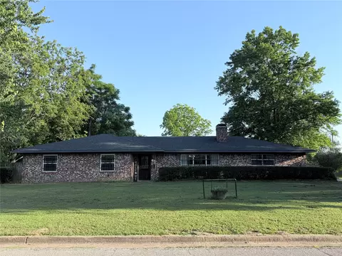 404 Montgomery St, Pittsburg, TX 75686