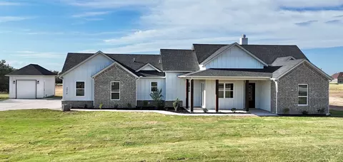 2016 Collin St, Weatherford, TX 76085