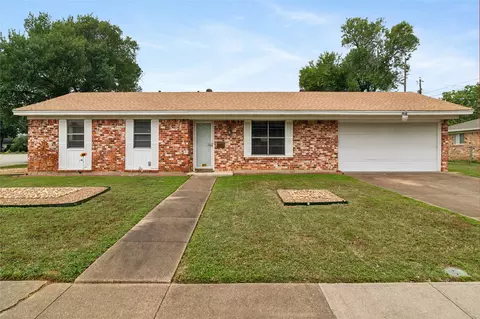 937 Patricia St, Irving, TX 75060
