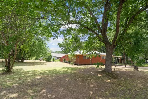 201 Admiral Dr, Gun Barrel City, TX 75156