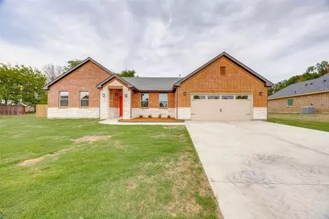 1704 Kings Ln, Commerce, TX 75428