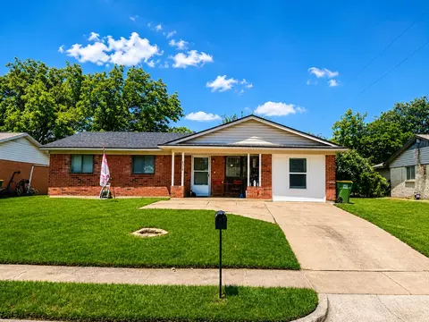 4310 Greenbriar Dr, Bellmead, TX 76705