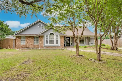 141 Country Dr, Waxahachie, TX 75165