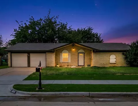 6605 Summertime Ln, Watauga, TX 76148