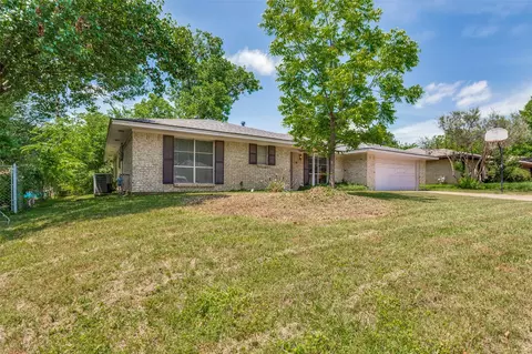 1121 Billie Ruth Ln, Hurst, TX 76053