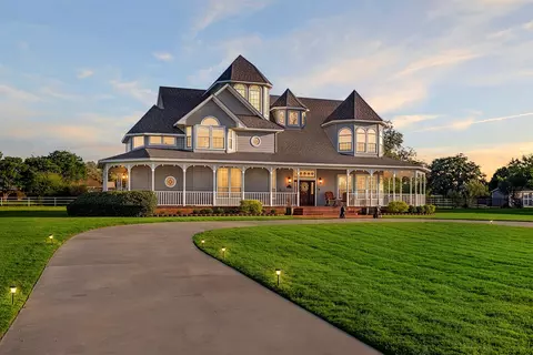 5200 Hopper Rd, Burleson, TX 76028