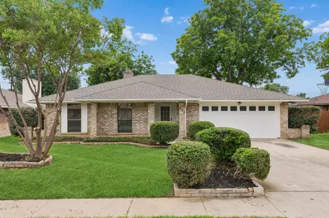 502 Parsley Ln, Euless, TX 76039