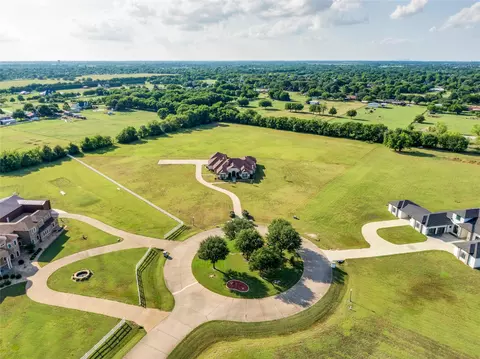 185 Steel Dust Dr, Red Oak, TX 75154