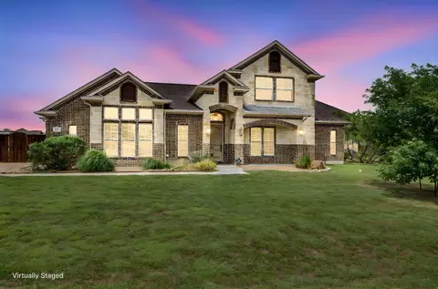 8611 Mattie Ln, Waxahachie, TX 75167