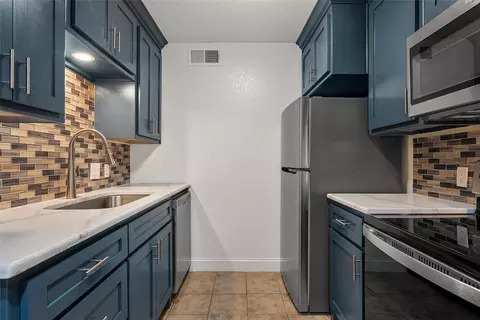 1421 S 12th St #114, Waco, TX 76706