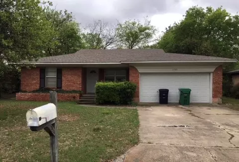 1705 Crescent St, Denton, TX 76201