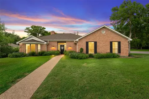 3400 Hearthwood Cir, Waco, TX 76708