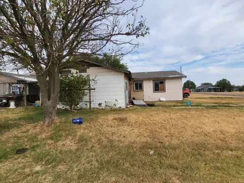 501 N Lincoln Ave, Electra, TX 76360