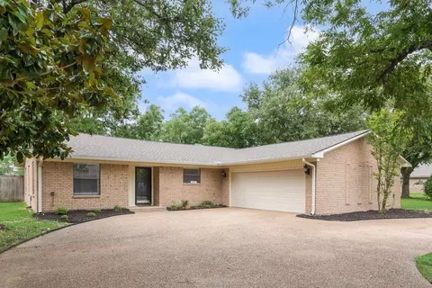 2697 Poplar Dr, Flower Mound, TX 75028