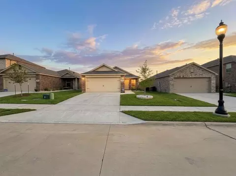 14033 Earlham St, Pilot Point, TX 76258