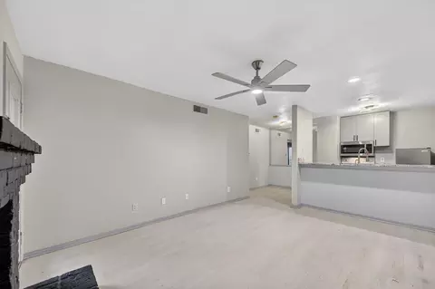 1810 N Garrett Ave #124, Dallas, TX 75206