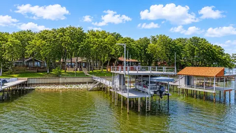 247 Admiral Dr, Gun Barrel City, TX 75156