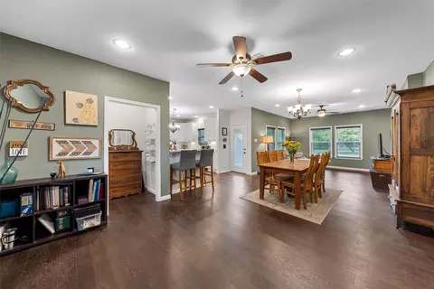 Entry Way - 4105 N 27th St, Waco, TX 76708 photo 1 of 2