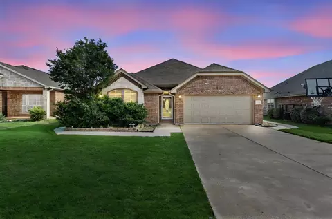 945 Jodie Dr, Weatherford, TX 76087