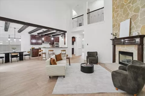 2407 Laguna Ln, Arlington, TX 76012