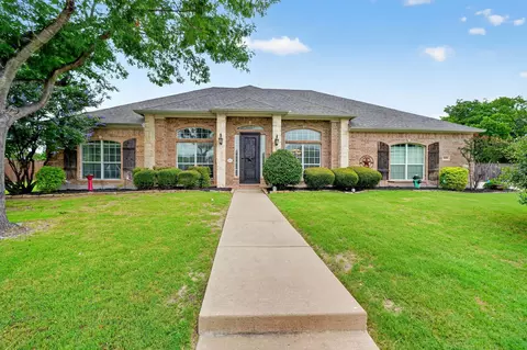 800 Wren Ct, Forney, TX 75126
