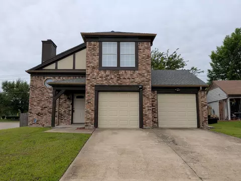 318 Spanish Moss Dr, Arlington, TX 76018