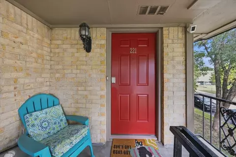 4320 Bellaire Dr S #221W, Fort Worth, TX 76109