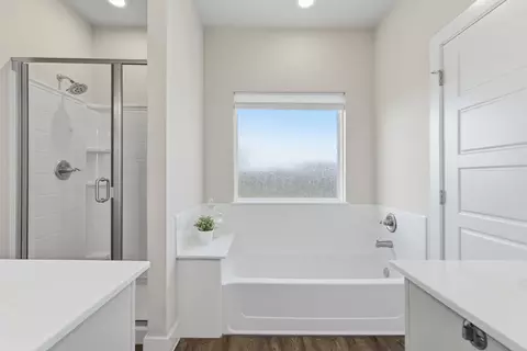 Bath - 824 E Northside Dr, Pilot Point, TX 76258 photo 2 of 3