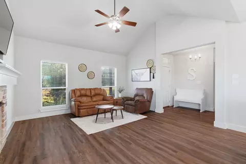 Entry Way - 824 E Northside Dr, Pilot Point, TX 76258 photo 2 of 3