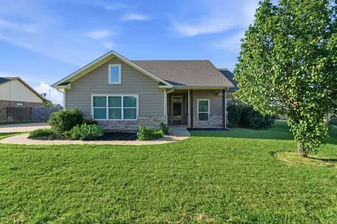 824 E Northside Dr, Pilot Point, TX 76258