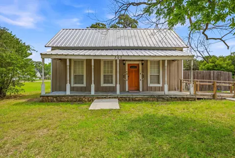 307 N Oak Ln, Tolar, TX 76476