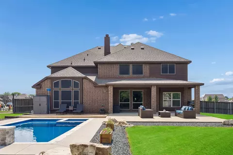 1310 Billingsley Dr, Waxahachie, TX 75167