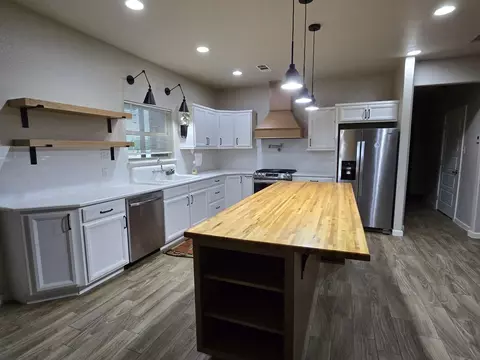 Kitchen - 3250 Springfield Rd, Springtown, TX 76082 photo 1 of 1