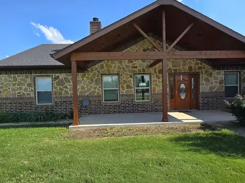 Exterior - 3250 Springfield Rd, Springtown, TX 76082 photo 2 of 4