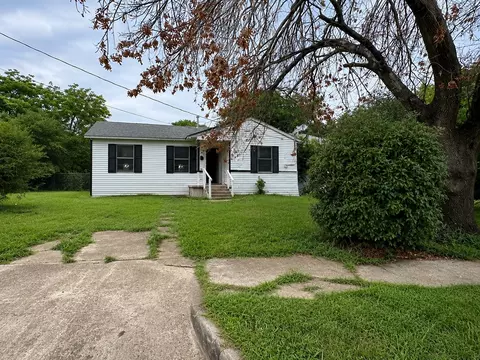 2951 E Ann Arbor Ave, Dallas, TX 75216