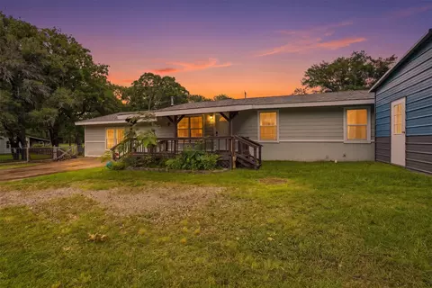 1724 E Crestway Dr, West Tawakoni, TX 75474