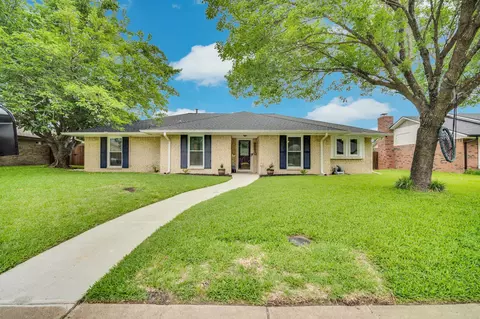308 Buffalo Creek Dr, Waxahachie, TX 75165