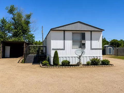 209 E Marivena St, Floydada, TX 79235