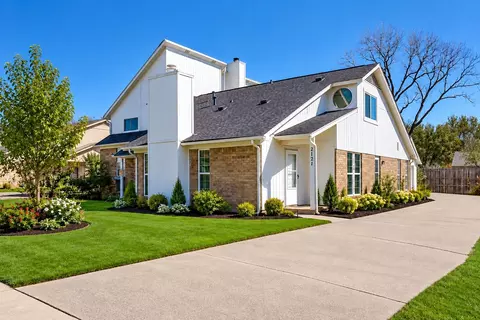 2121 Stone Moss Ln, Grapevine, TX 76051
