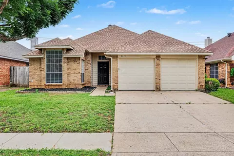 2741 Salado Trl, Fort Worth, TX 76118