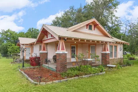 419 W Main St, Pecan Gap, TX 75469